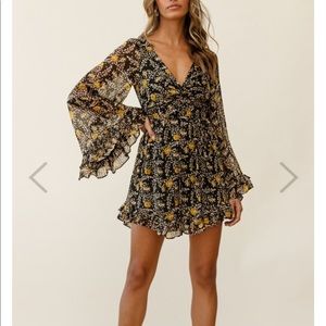 NWT Selfie Leslie Pedro Bell Sleeve Dress